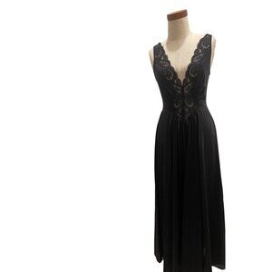 Olga vintage black nightdress size small 54’L exceptional condition throughout